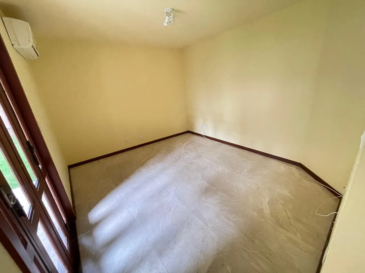 House with 4 bedrooms and 1 en-suite, 600 m² — photo 49