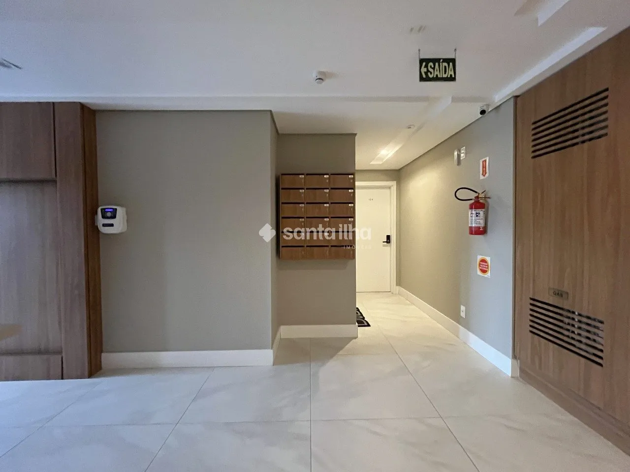 Departamento en piso 1 con ventanales de piso a techo — photo 11