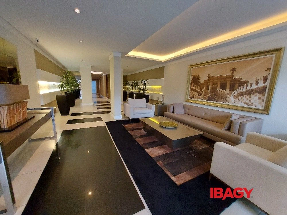 3-bedroom apartment in a building with a sauna