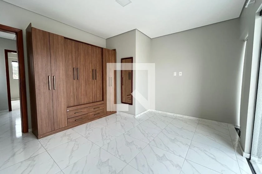 Unfurnished house with 3 bedrooms and open-plan kitchen — photo 2