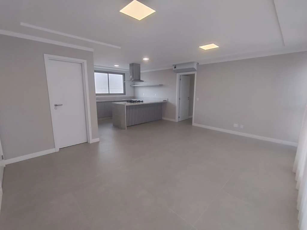 3-suite apartment with open-plan kitchen — photo 3