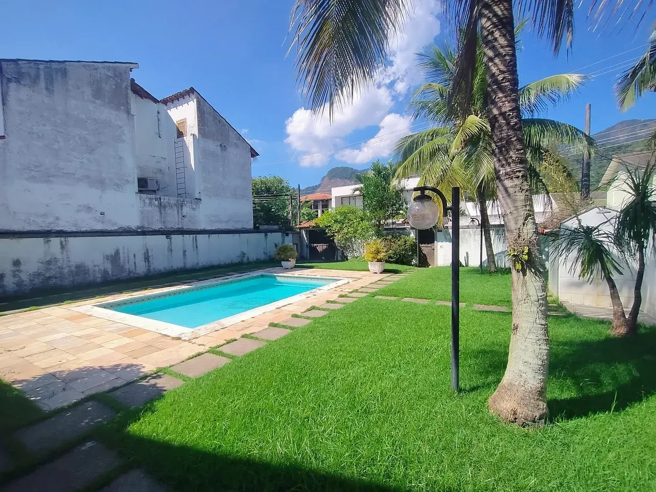Casa com 4 quartos, 5 banheiros e 4 vagas — photo 3