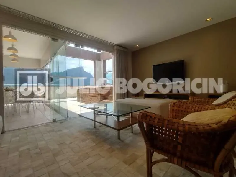 Furnished apartment with 3 bedrooms and a balcony — photo 7