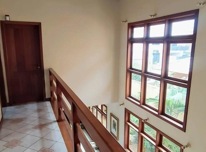 House with 5 bedrooms and 4 bathrooms, 432 m² — photo 8