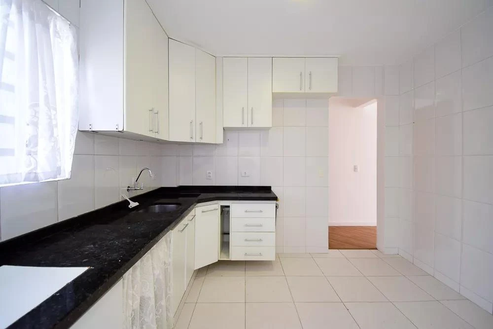 3-bedroom apartment with a bathtub in Curitiba — photo 7