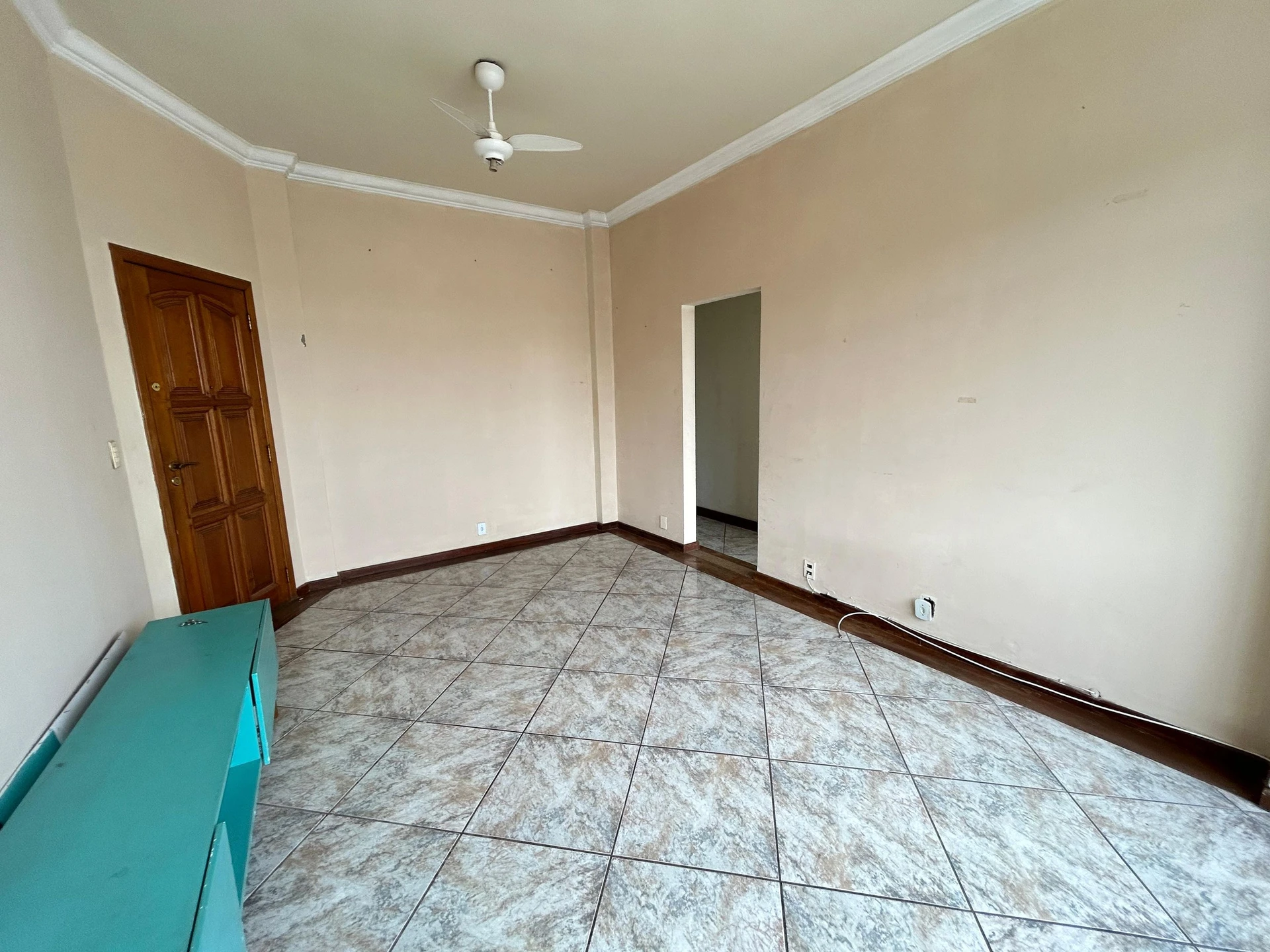 3-bedroom apartment with a walk-in closet — photo 3