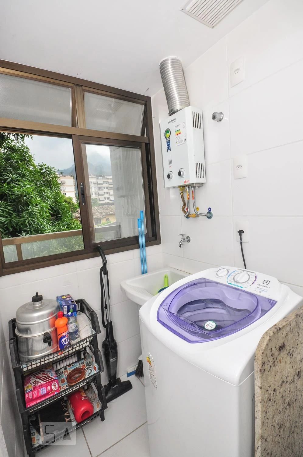 Floor-to-ceiling windows in a 2-bedroom apartment, 60 m² — photo 9