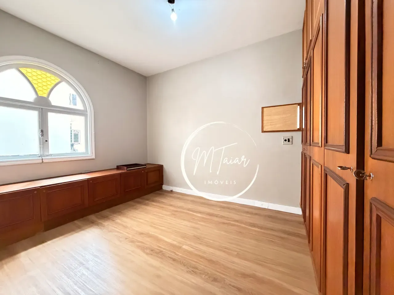 Рабочее место и 4 спальни: квартира 145 м² — photo 25