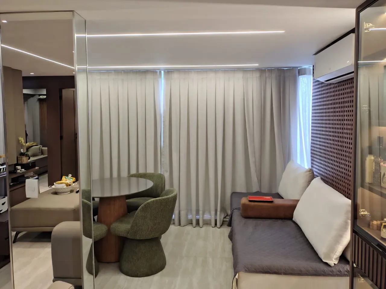 Apartamento com 3 quartos e varanda, pisos de cerâmica — photo 41
