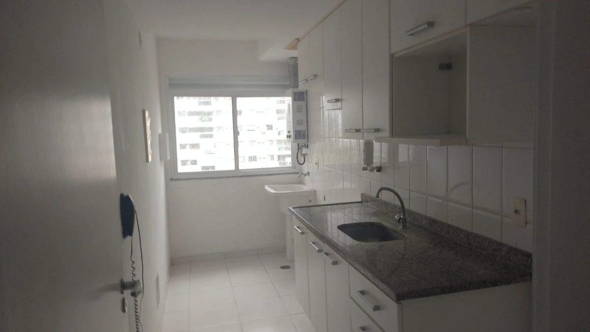 3-bedroom apartment with a home office — photo 2