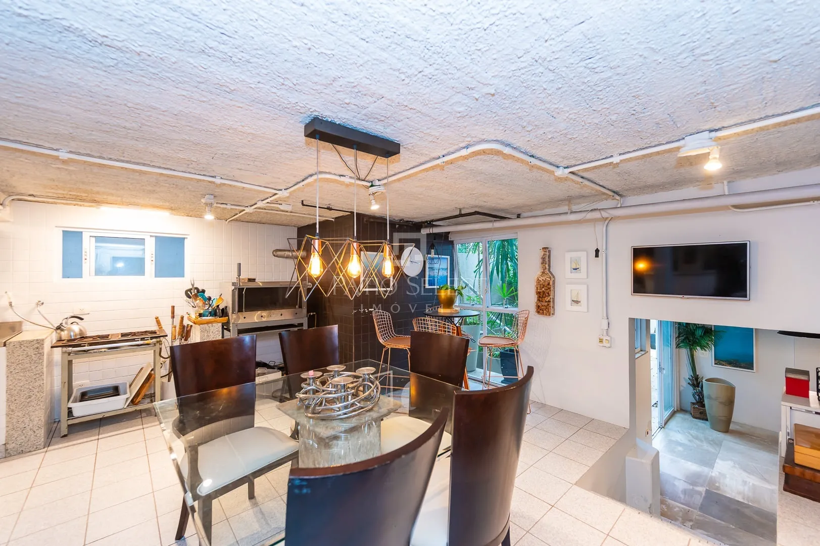 Floor-to-ceiling windows in a 6-bedroom house, 763 m² — photo 58
