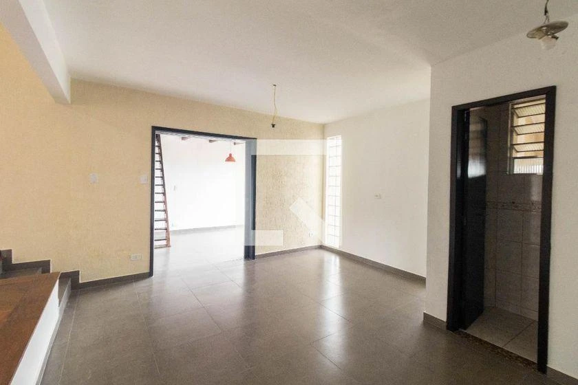 3-bedroom house with wood or laminate floors in Curitiba — photo 20