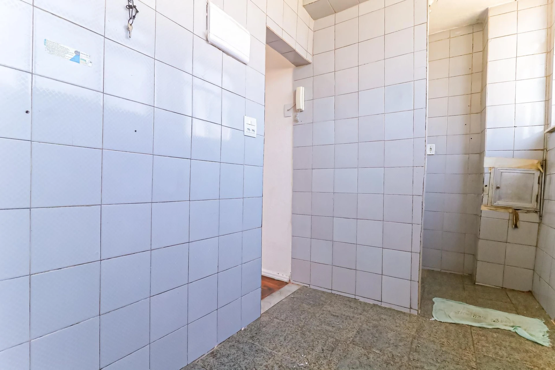 Wood or laminate floors in a 2-bedroom apartment, 62 m² — photo 30