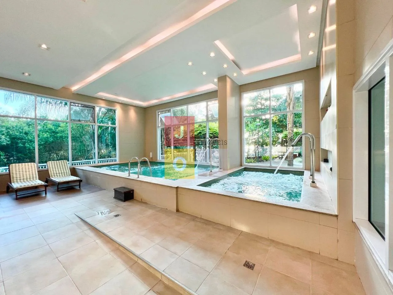 Furnished 4-bedroom suite apartment with 156 m² — photo 29