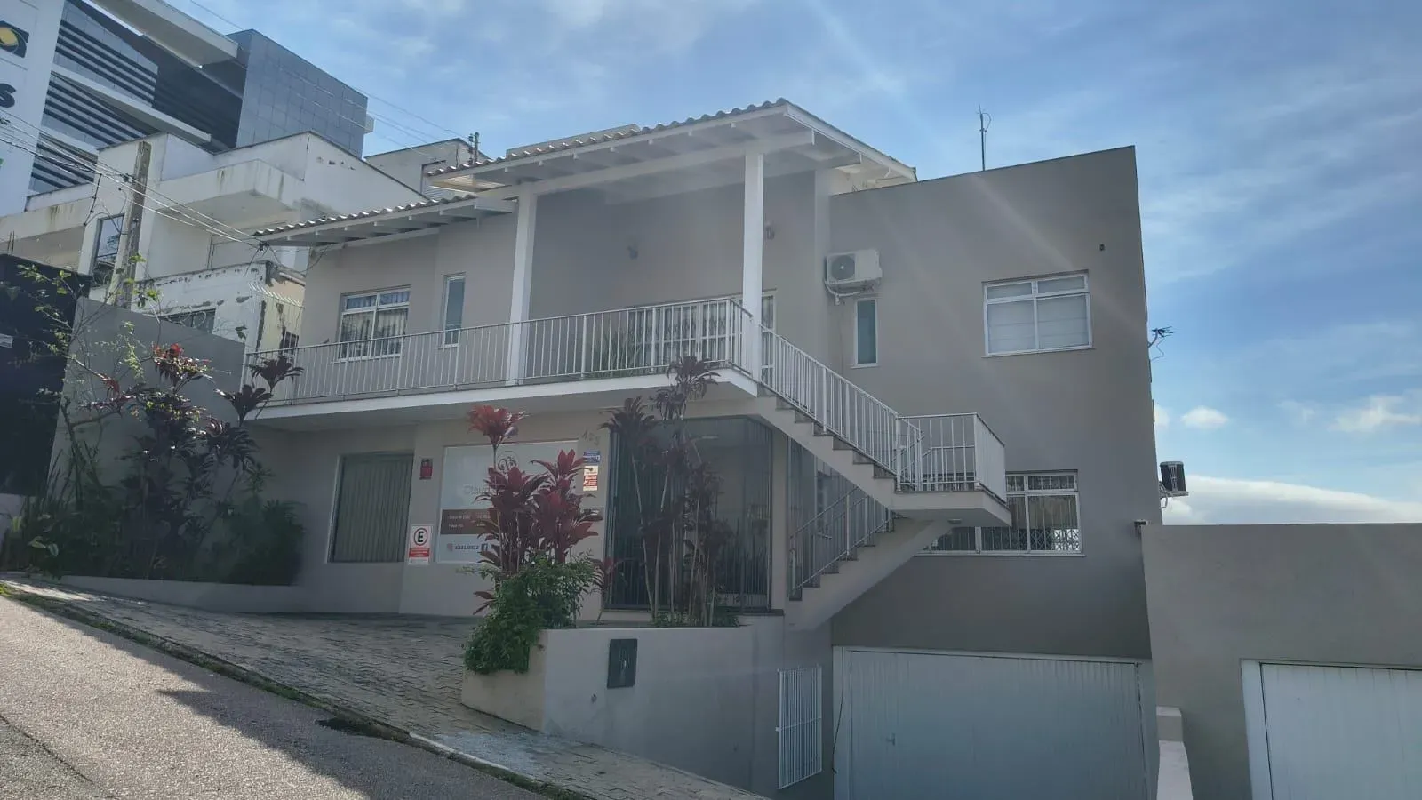 2-bedroom house with a water view in Florianópolis — photo 37