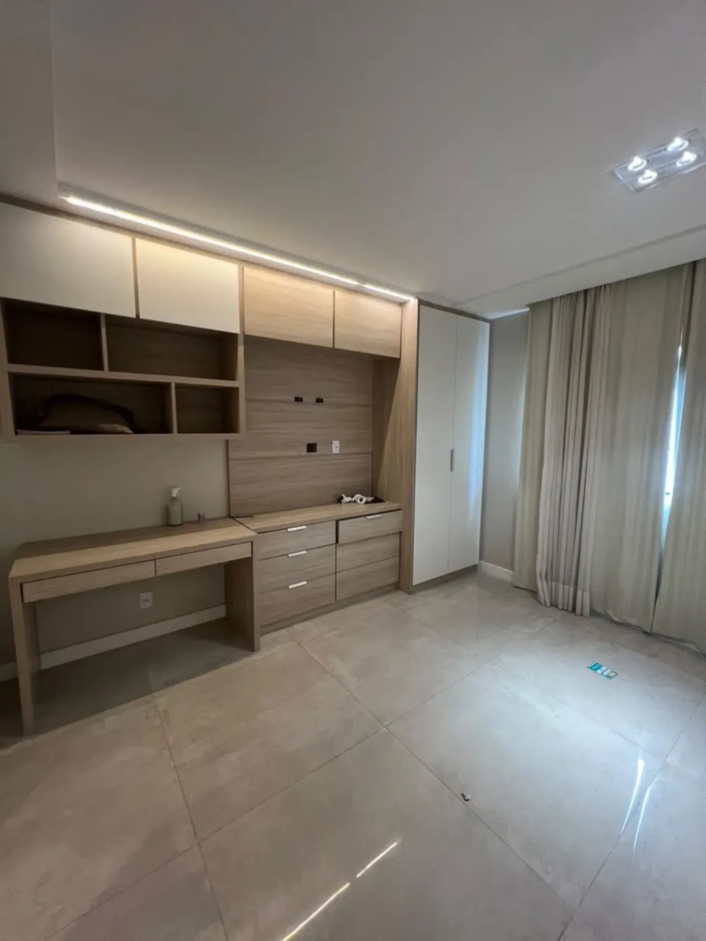 House, 240 m², with a glass-enclosed balcony — photo 13