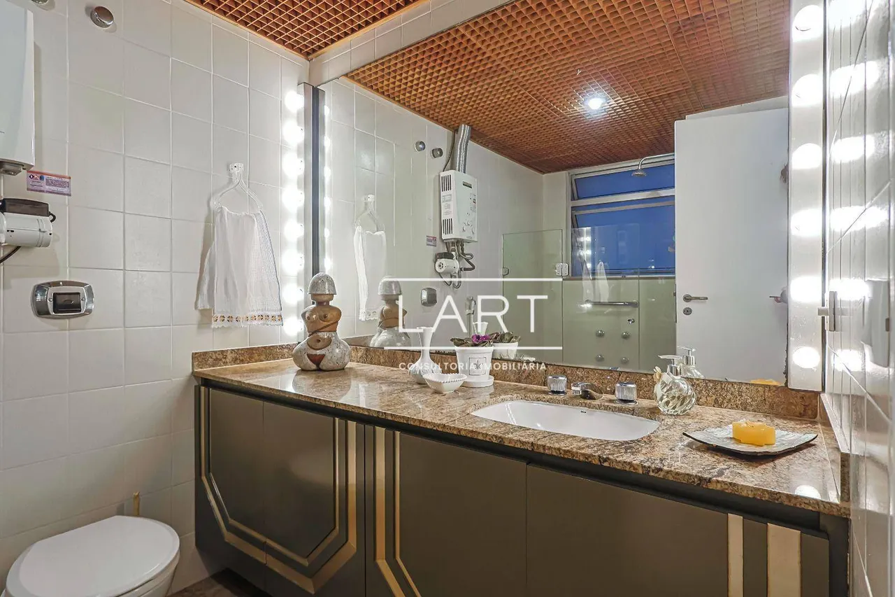 Apartamento com 3 quartos e 3 banheiros, 220 m² — photo 21