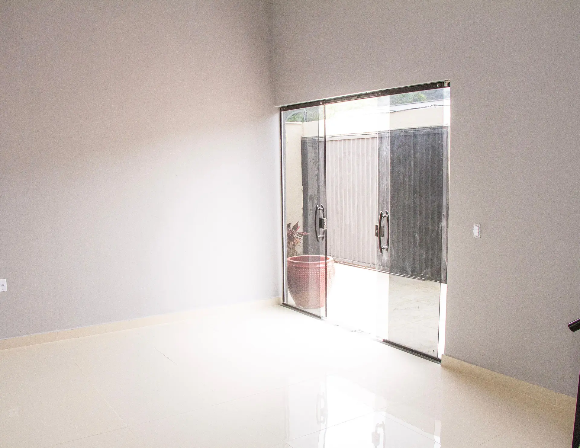 4-bedroom house with an open-plan kitchen and fridge — photo 20