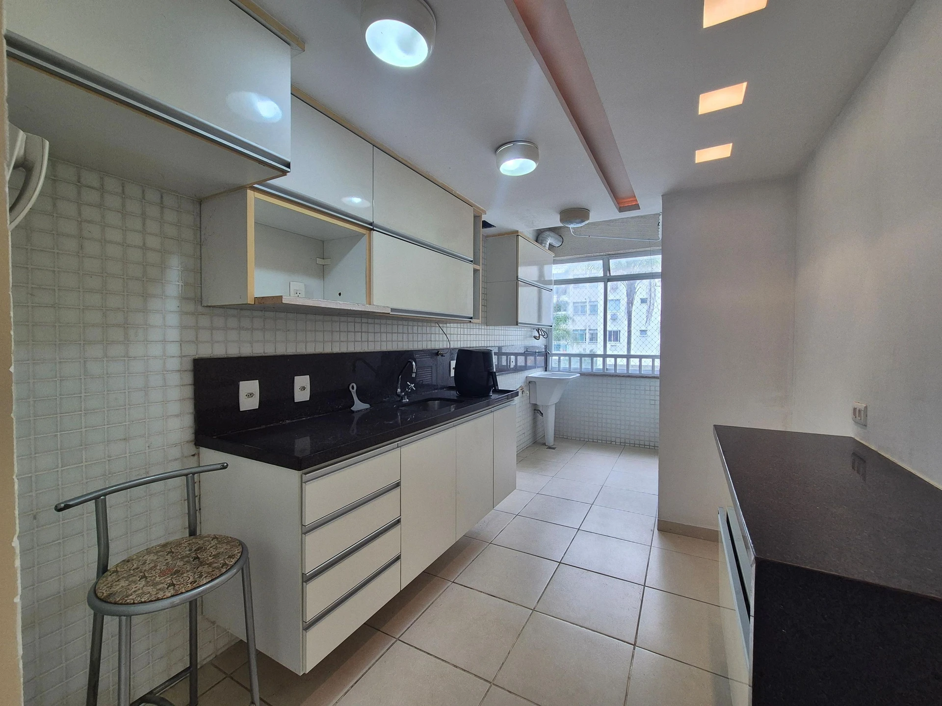 91 m² apartment with a home office and a mountain view — photo 2