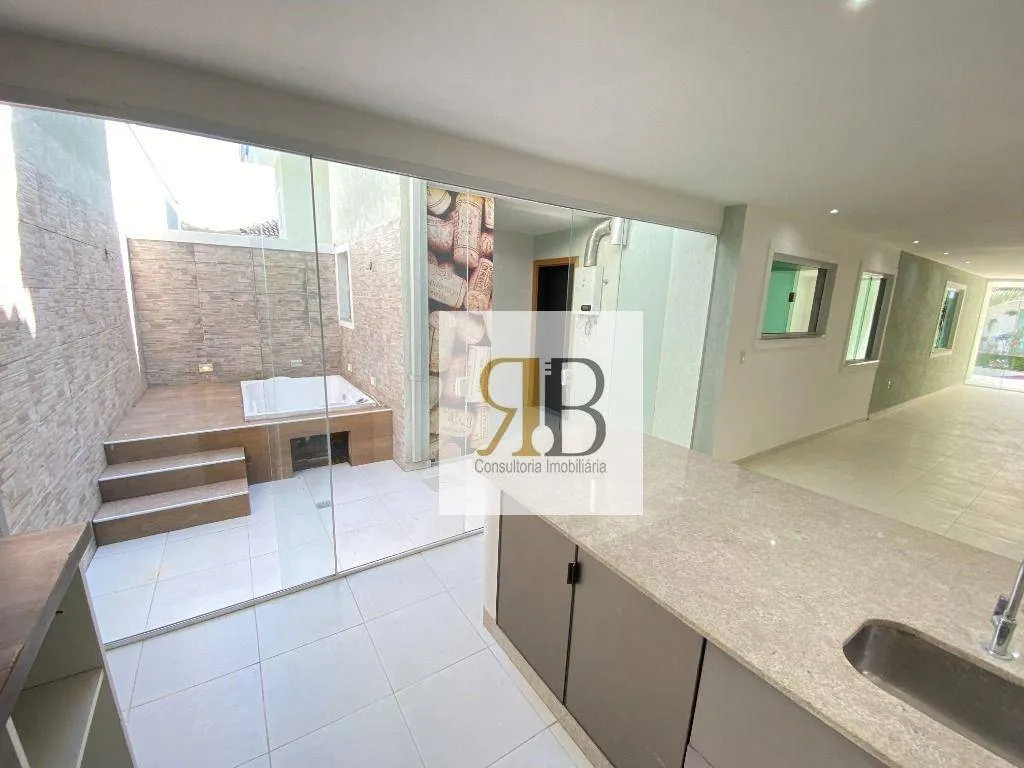 House with 4 bedrooms and open-plan gas kitchen — photo 32