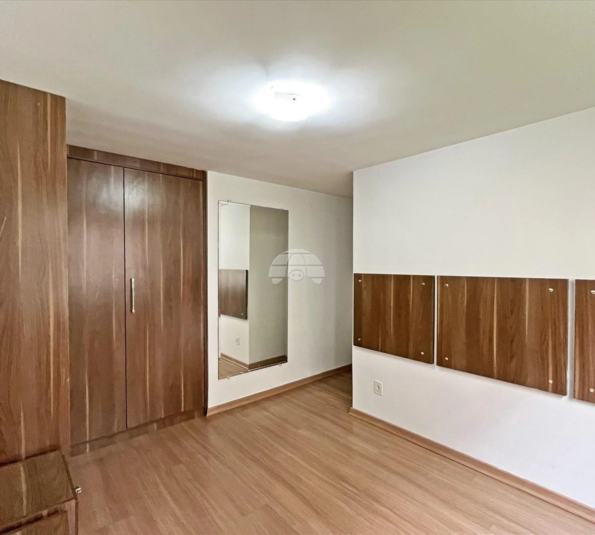 Apartment, 37 m², with wood or laminate floors — photo 3