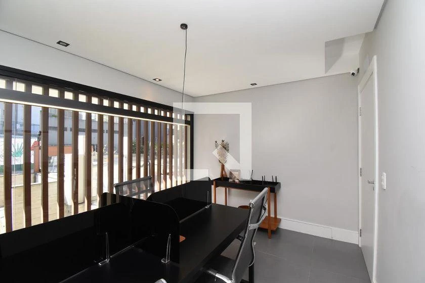 Furnished 1-bedroom apartment with enclosed balcony — photo 15