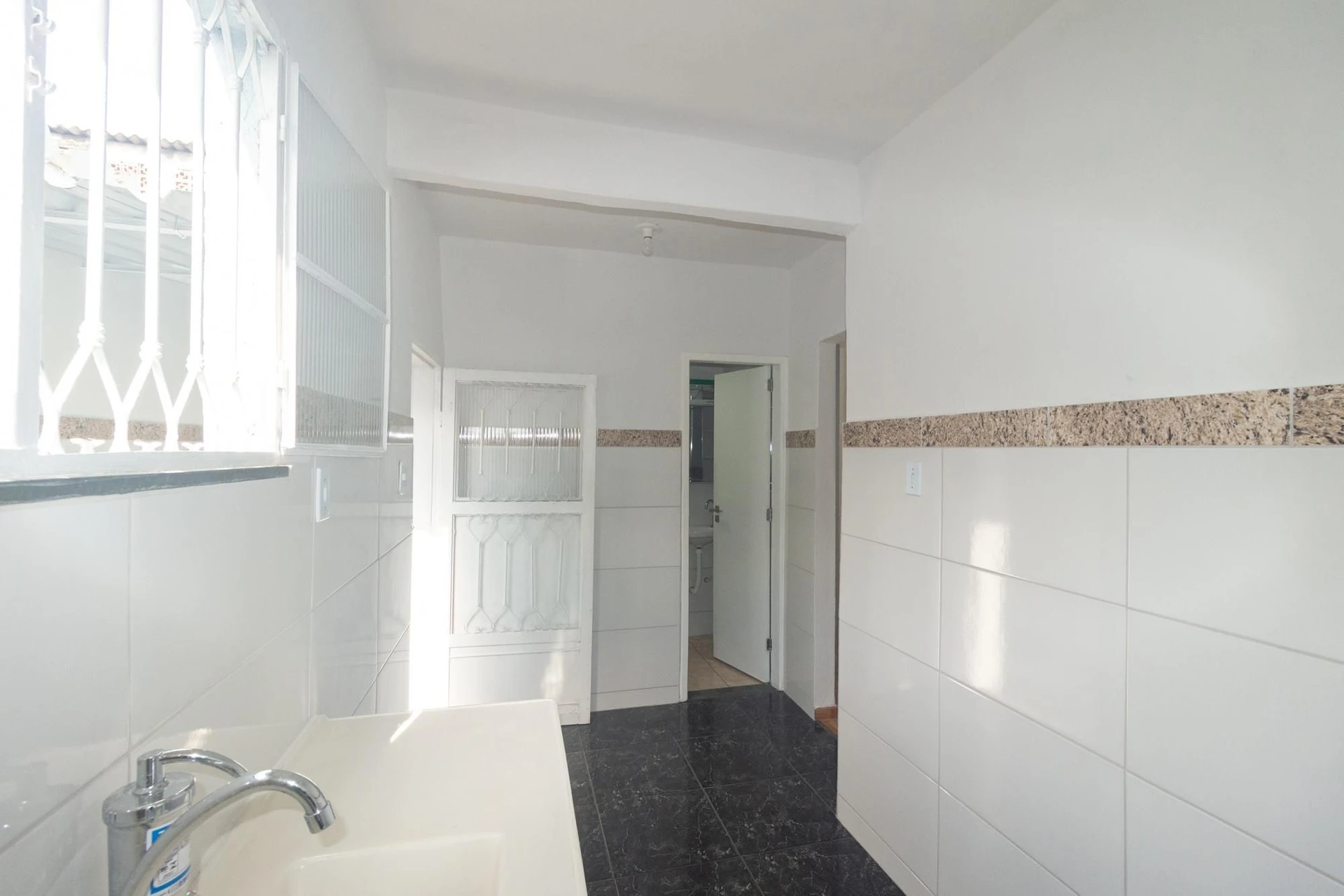 Unfurnished house with 1 bedroom and 1 bathroom — photo 3