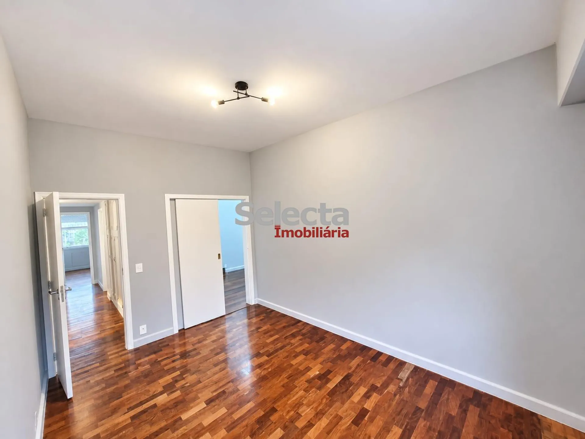 Apartment, 160 m², with wood or laminate floors — photo 11