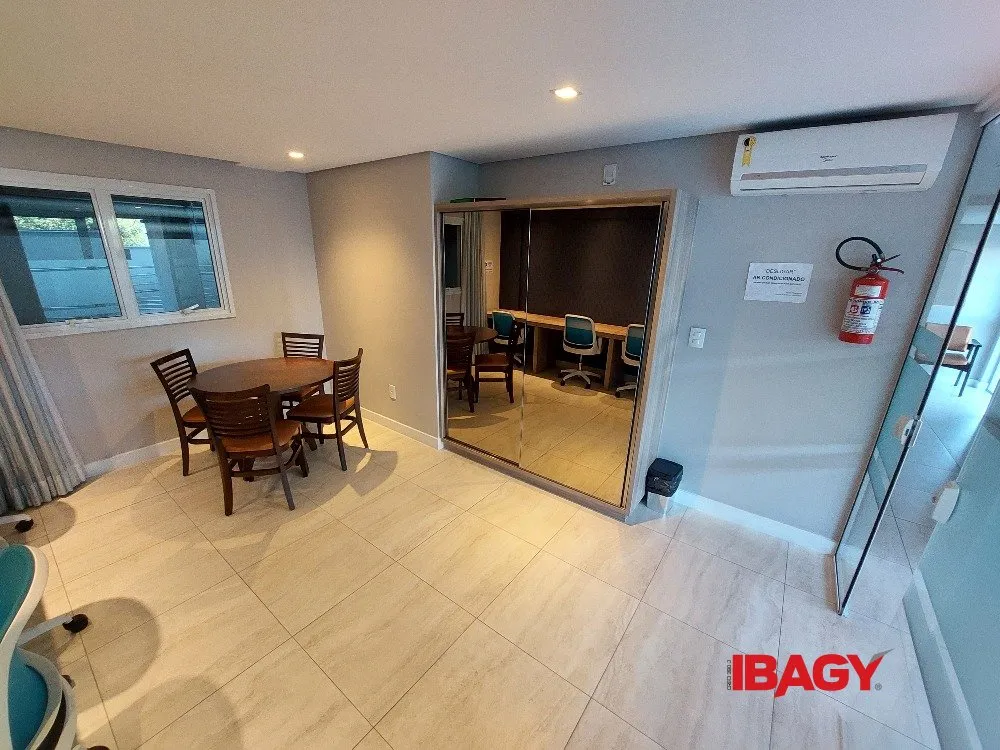 Balcony with a grill in a one-bedroom apartment, 39 m² — photo 14