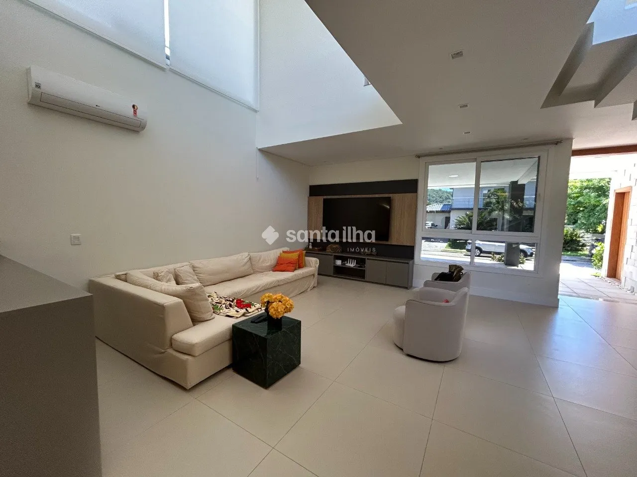 Casa amueblada con 5 dormitorios y 4 suites