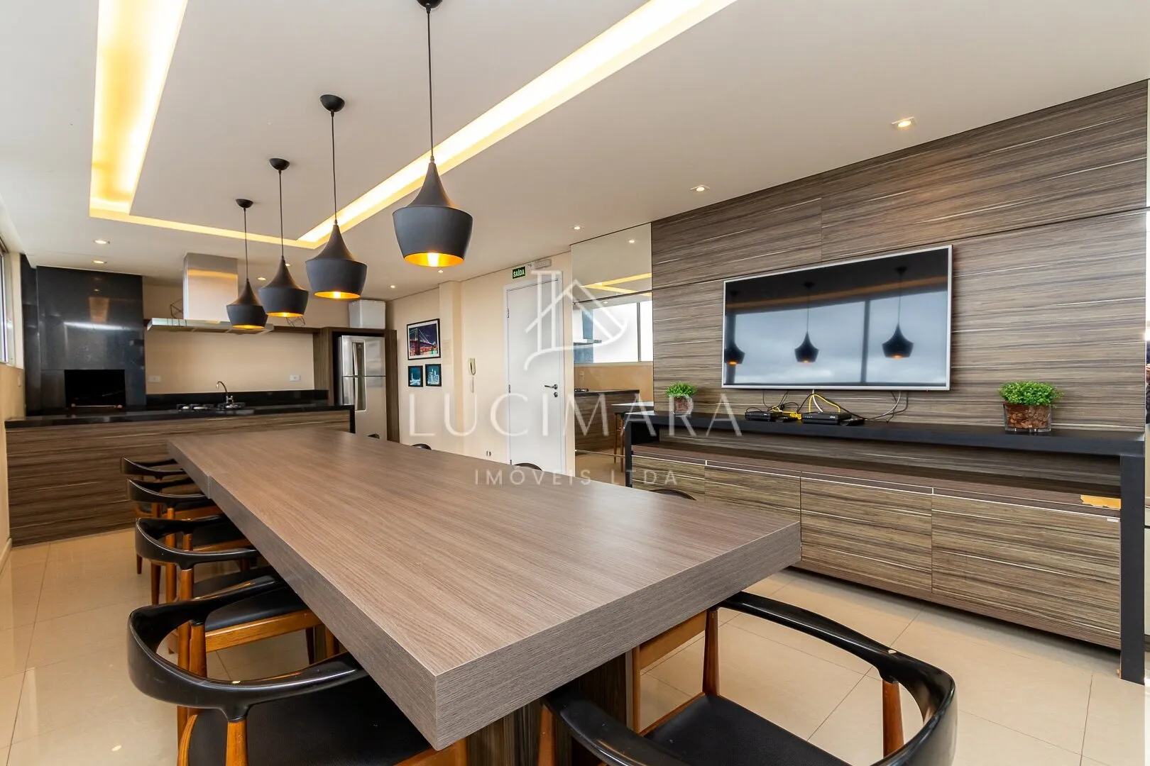 Furnished 1-bedroom apartment with open-plan kitchen — photo 32