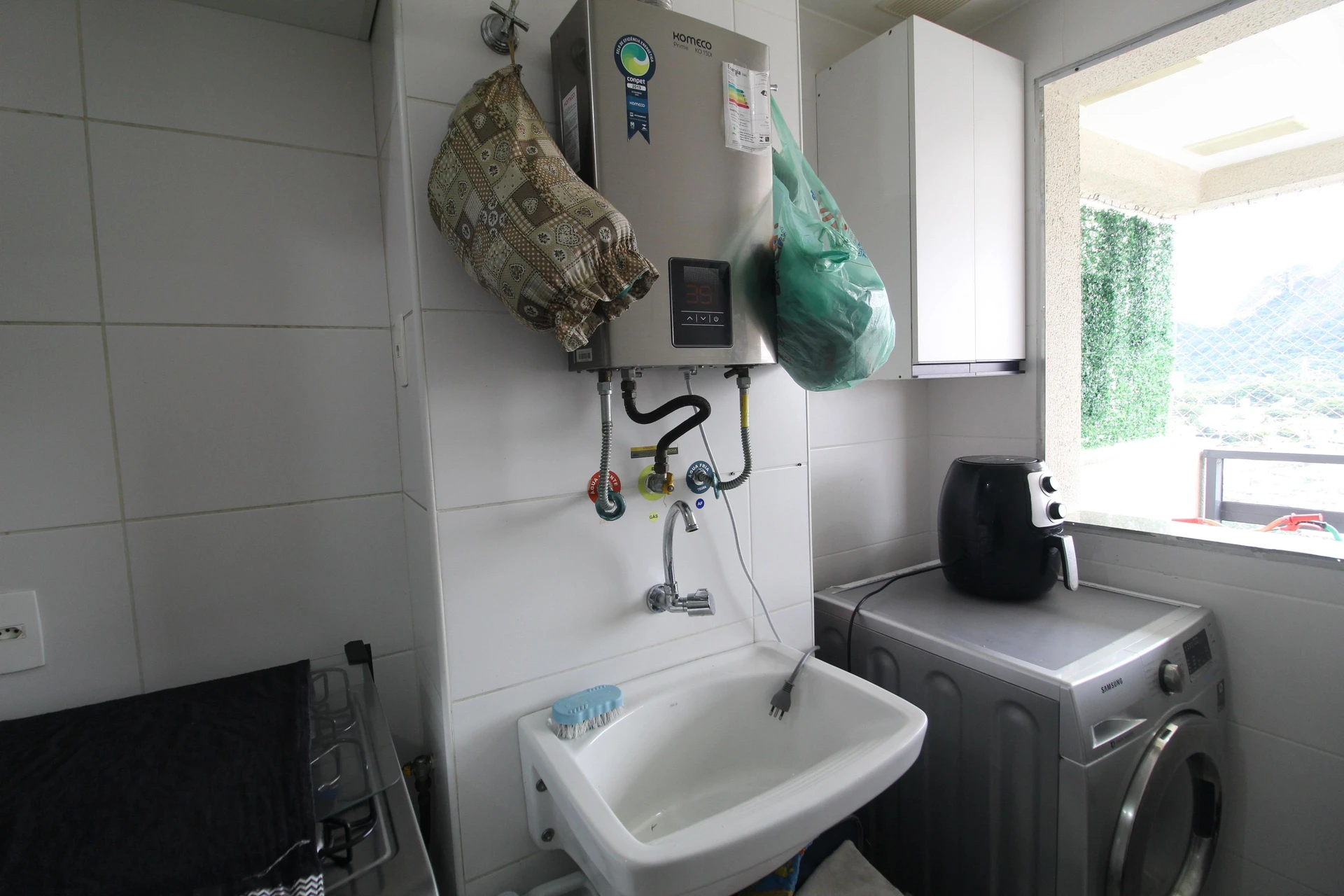 Apartamento mobiliado com 3 quartos, 2 banheiros e varanda — photo 3