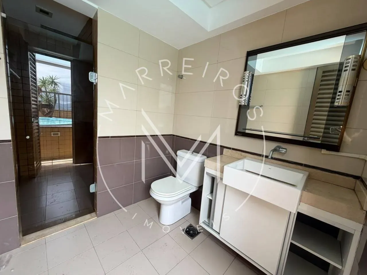 4-bedroom apartment in a building with a sauna — photo 29