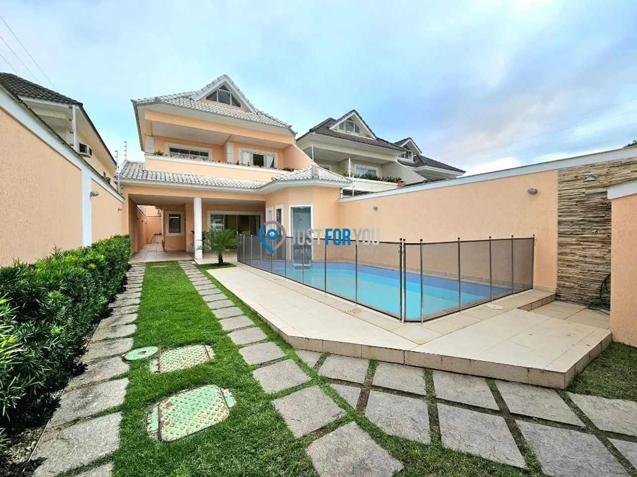 House with 5 bedrooms, 300 m² and a closed gas kitchen — photo 7