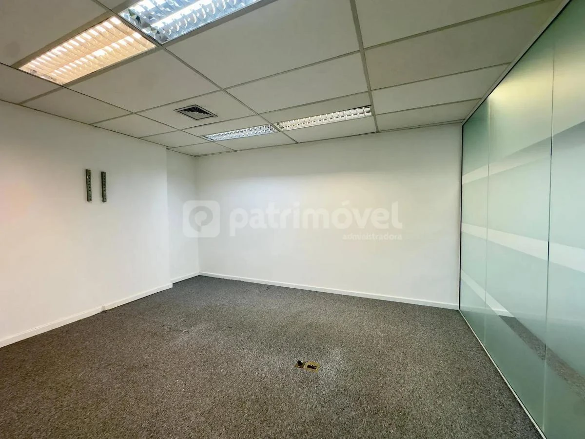 629 m² apartment with a separate kitchen and 3 bathrooms — photo 33