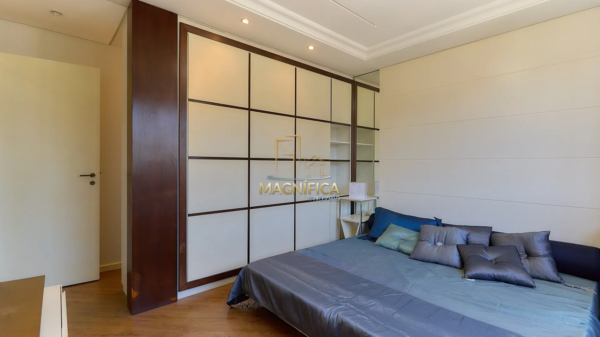 House with 4 bedrooms and 3 en-suite suites, 4 parking spaces — photo 38