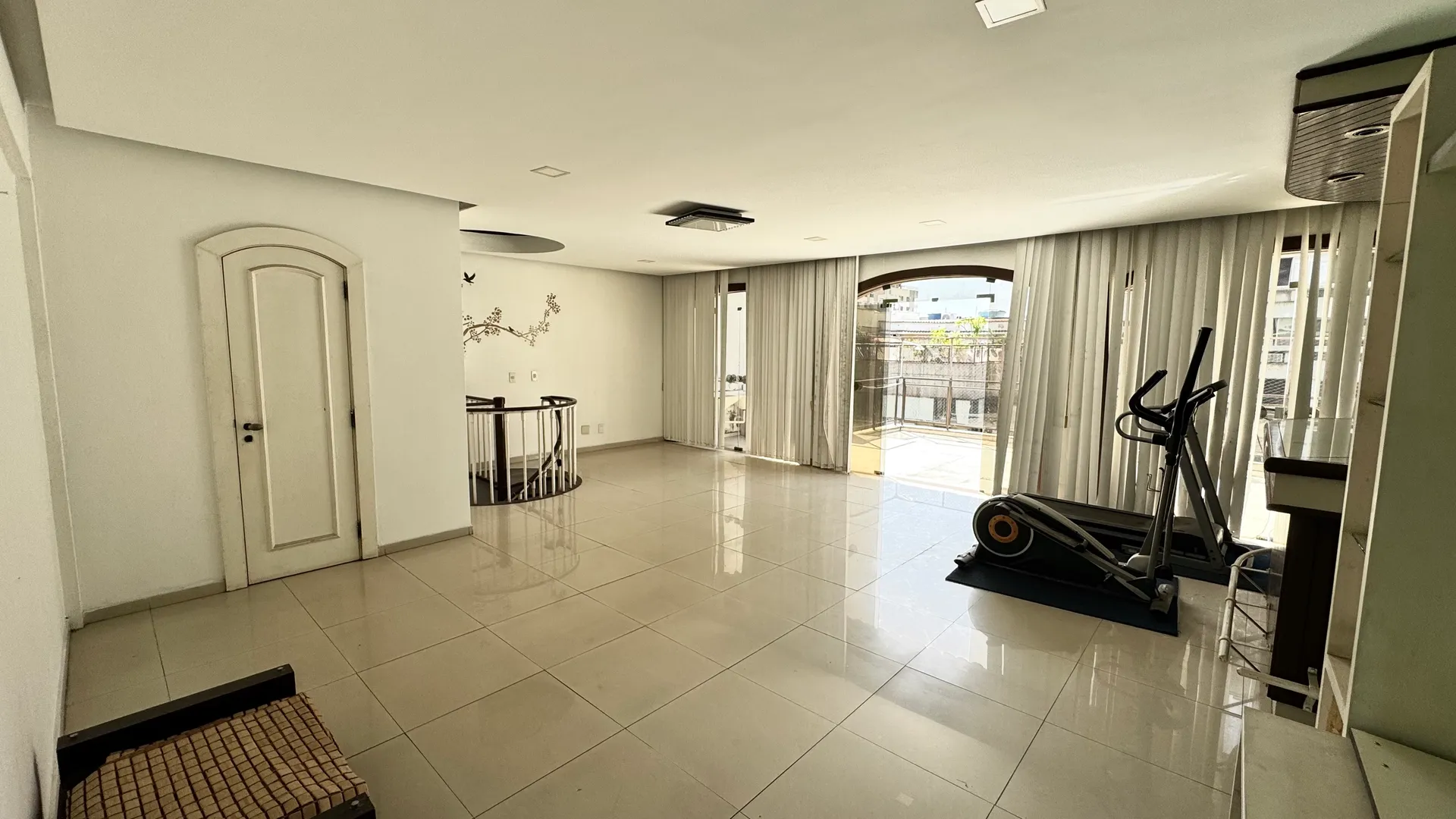 Duplex home with 8 bedrooms, 3 en-suites, 469 m² — photo 5