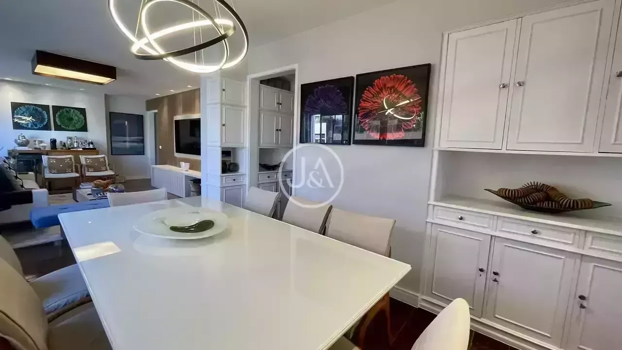 Furnished 220 m² apartment with 4 bedrooms and 3 suites — photo 8
