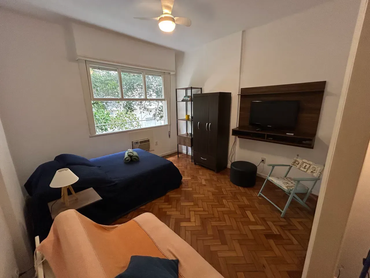 Furnished 1-bedroom apartment with 1 bathroom — photo 2