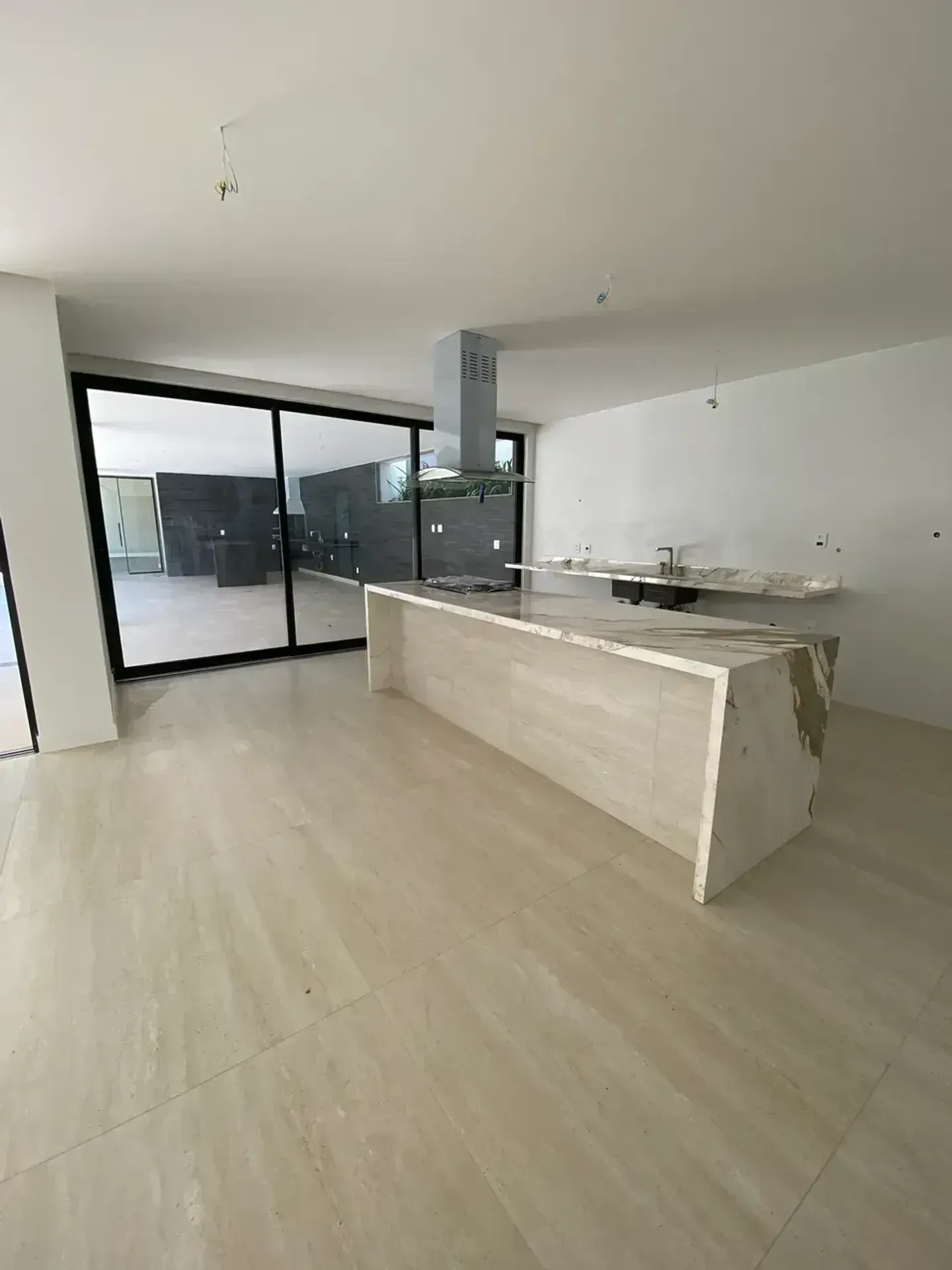 Unfurnished house with 5 bedrooms and 5 bathrooms — photo 27