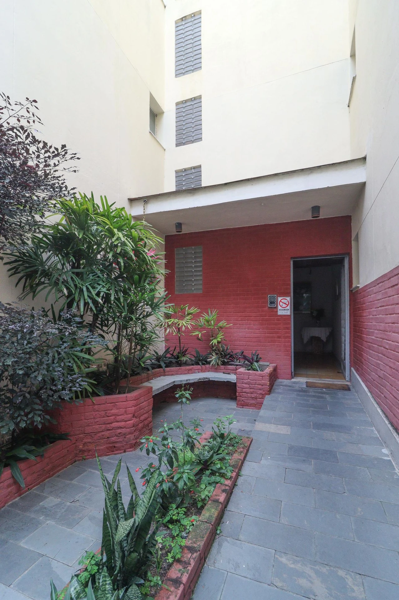 3-bedroom apartment with a mountain view — photo 36