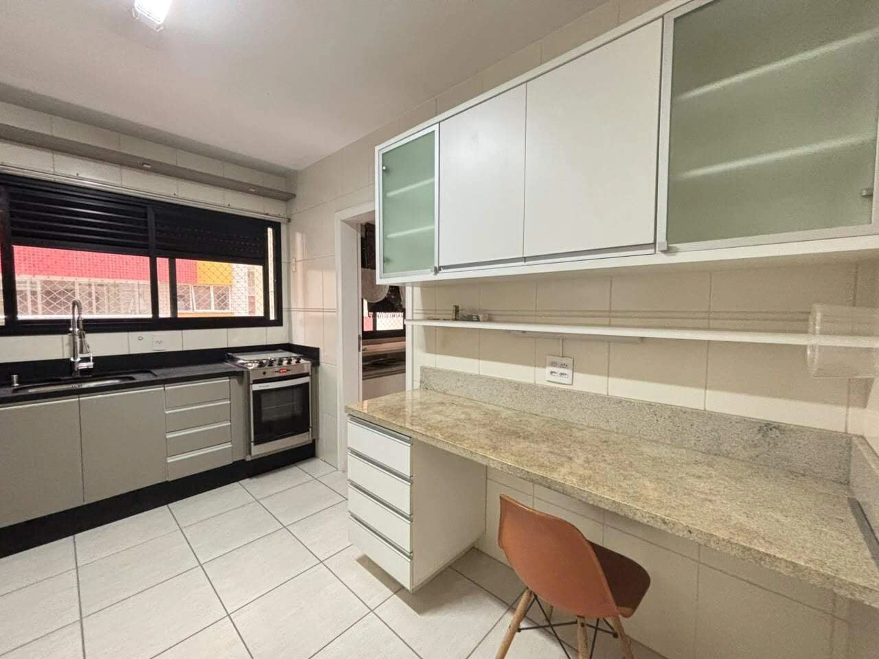 Furnished apartment, 122 m², with a glass-enclosed balcony — photo 2