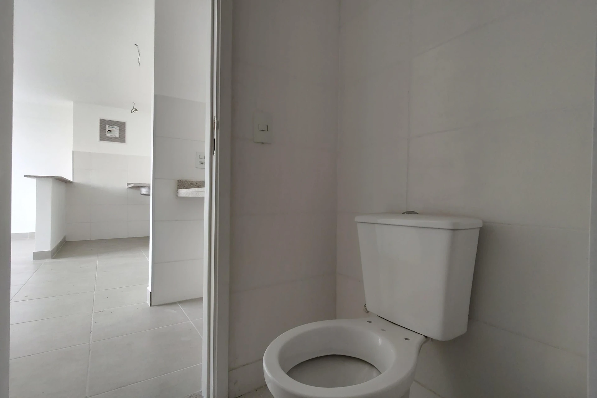 1-bedroom apartment with an open-plan kitchen and parking — photo 32