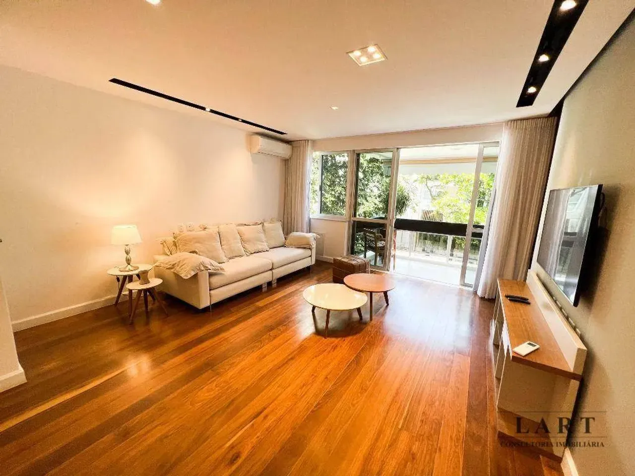 Home office in a 3-bedroom apartment, 160 m² — photo 6