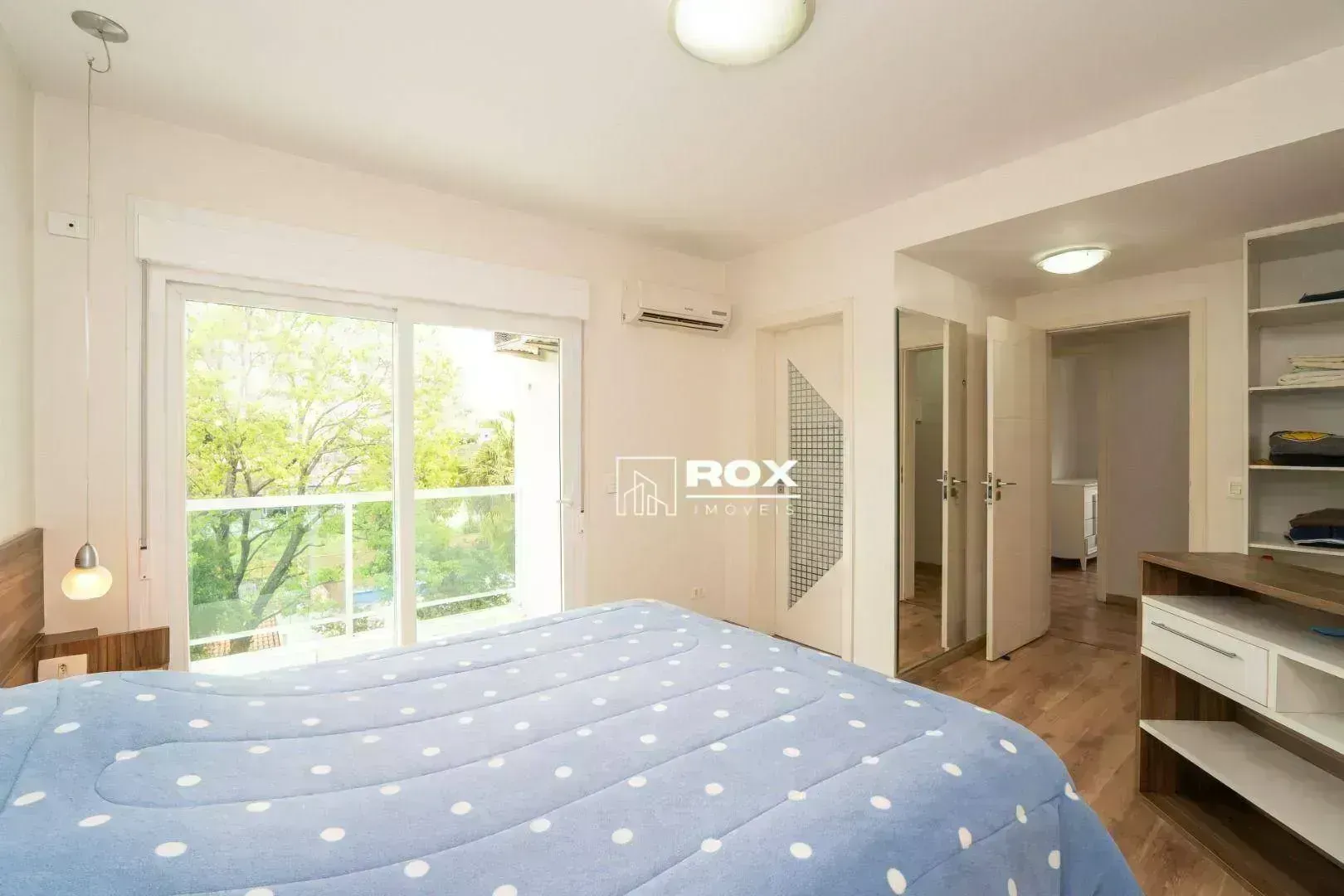 Furnished apartment, 179 m², with a fireplace — photo 15
