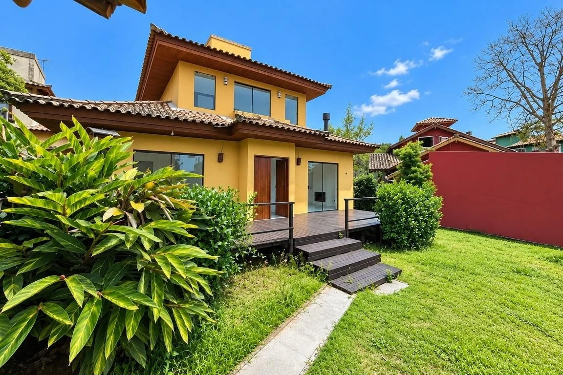 Balcony with a grill in a 2-bedroom house, 130 m² — photo 8