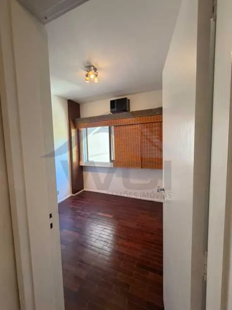 3-bedroom apartment with a bathtub — photo 10