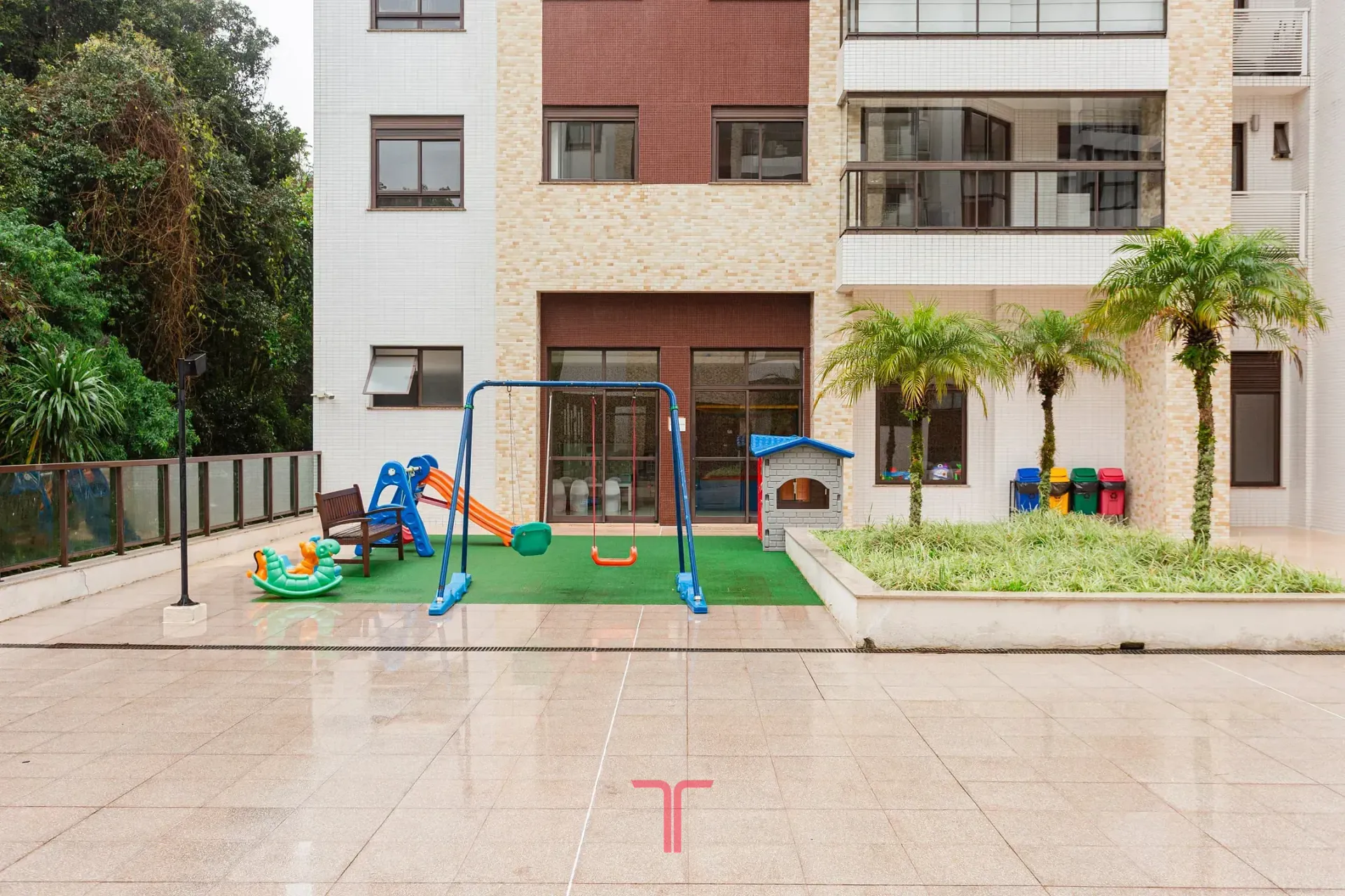 3-bedroom apartment in a building with a pool — photo 63