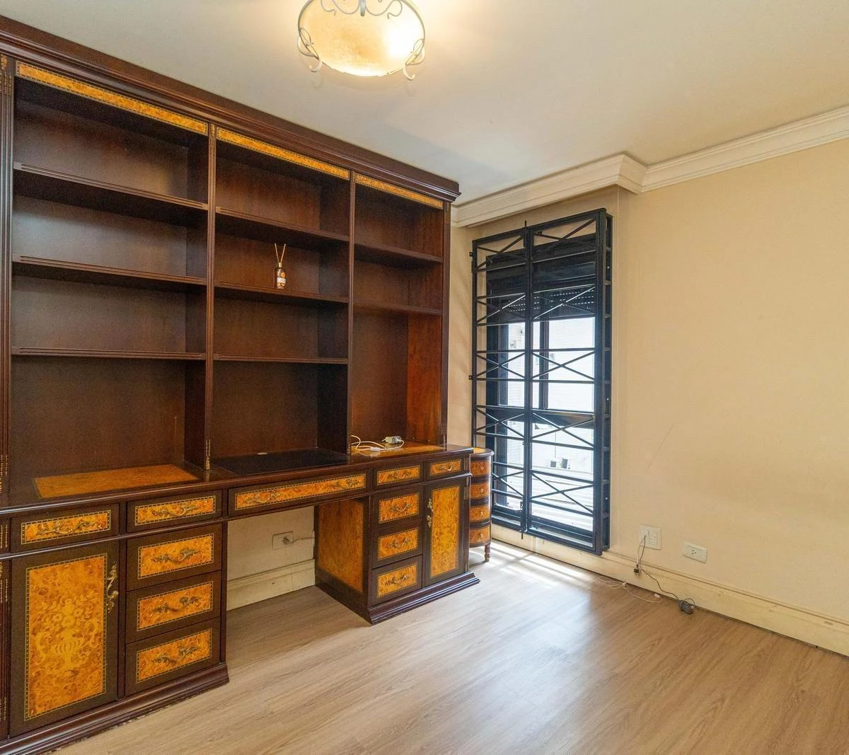 2-bedroom apartment with a bathtub in Curitiba — photo 31