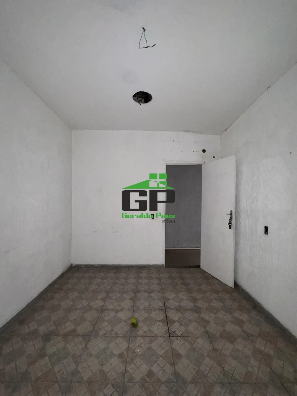 Casa sem mobília com 4 quartos e 2 banheiros — photo 12